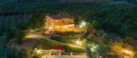 المنشأة من الخارج