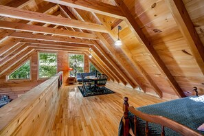 Interior - Cozy Secluded Family Retreat, Pet Friendly, Fast Wifi 15 Mins to Downtown WJ (West Jefferson)
