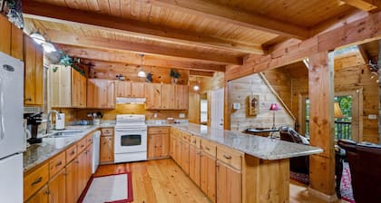 Cozy Secluded Family Retreat, Pet Friendly, Fast Wifi 15 Mins to Downtown WJ