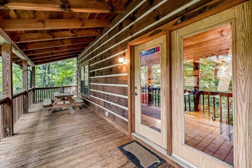 Cozy Secluded Family Retreat, Pet Friendly, Fast Wifi 15 Mins to Downtown WJ