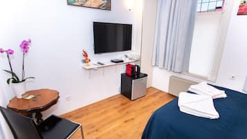In-room safe, desk, iron/ironing board, travel crib