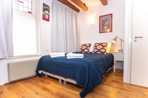 Coffres-forts dans les chambres, bureau, fer et planche à repasser