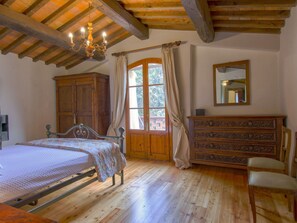5 habitaciones, cuna de viaje y wifi gratis 