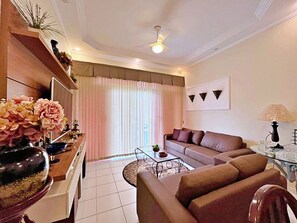 Smart TV - Pitangueiras Beach - 50 Meters from the Sea - Foot Sand - Beach Service - 3 Suites -Wifi (Guarujá)