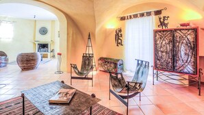 A spacious living room with high ceilings and arches, featuring a fireplace, a large rug, and several chairs. - Wonderful private villa for 9 guests with private pool, WIFI, TV and terrace (Cucuron)