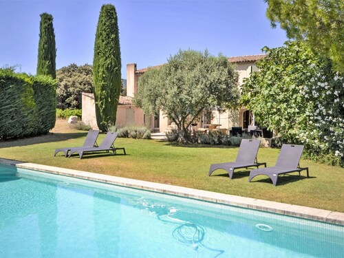 Beautiful private villa for 9 guests with private pool, WIFI, TV and terrace