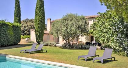 Beautiful private villa for 9 guests with private pool, WIFI, TV and terrace