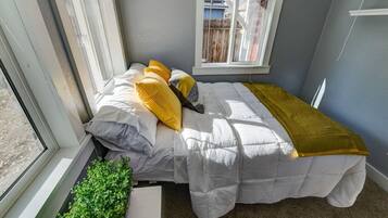 2 bedrooms, iron/ironing board, WiFi, bed sheets