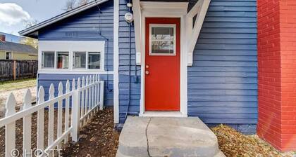 Downtown Cottage with Netflix TV near Old Colorado