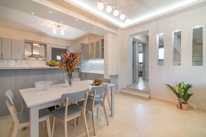 Dining - Romanza Luxury Villa (Kalamaki,)