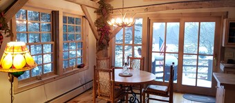 Beautiful Honeymoon Cottage close to Manchester Vermont. {Manchester Center}