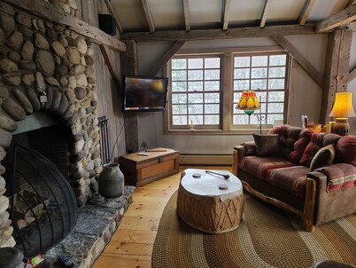 Beautiful Honeymoon Cottage close to Manchester Vermont. {Manchester Center}