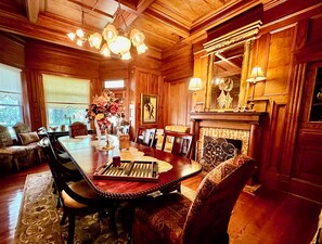 Dining - In the Heart of Apalachicola~Walk Everywhere~Ebony Rouge Suite~Majestic Jewel  (Apalachicola)