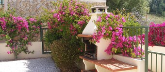 Luxury 4 Bedroom Villa with private pool, only 10mins walk to Town Centre