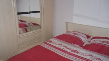 2 chambres, fer et planche Ă repasser, Wi-Fi, draps fournis