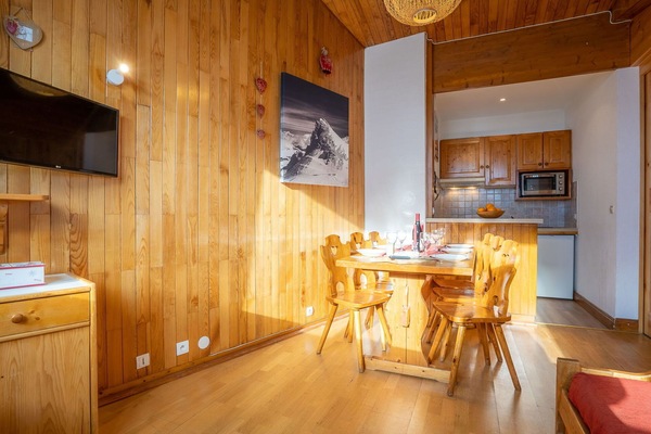 Möbel, Tabelle, Holz, Cabinetry, Beleuchtung, Die Architektur, Interior Design, Flooring, Holzbeize, Stuhl
