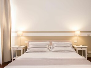 2 bedrooms, travel crib, free WiFi