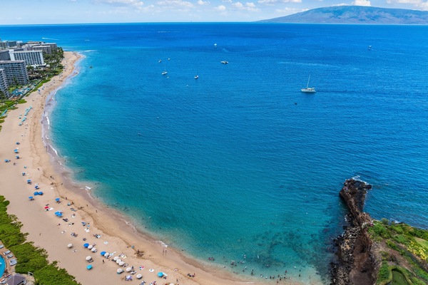 Beach nearby, sun loungers, beach towels