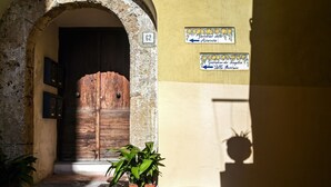 تفاصيل الفندق من الخارج
