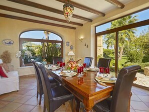 Dining - Beautiful private villa with WIFI, private pool, A/C, TV, terrace, pets allowed and panoramic view (Castelvetrano)