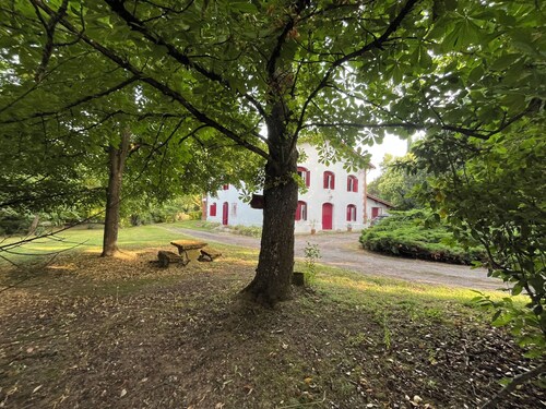 Maison de campagne de 300M2,avec grand  lac et parc pour 12 a 14 personnes 