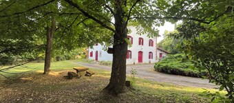 Mansion av en gammel gård med stor innsjø, rolig og romantisk opphold i fullt Gers landsbygda