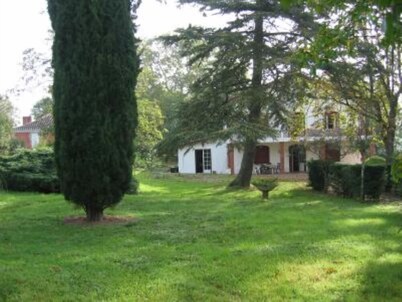 Mansion of an old farm, cottage in France, quiet and romantic stay in the Gers