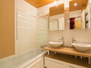 Towels - Lovely apartment for 6 guests with WIFI, TV and balcony (Les Boisses)