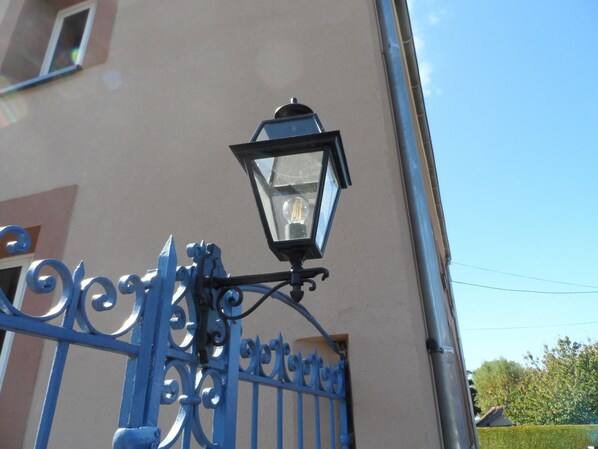Front of property - Maison Curiale (Montreux-Chateau)