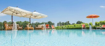 Private Villa with WIFI, private pool, TV, balcony, pets allowed, parking, close to San Gimignano