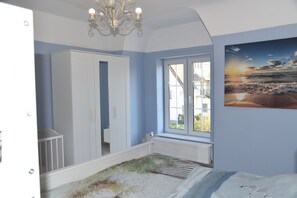 4 bedrooms, iron/ironing board, free WiFi, bed sheets