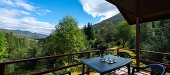 Beautiful 2 bedroom lodge with stunning loch and Mountain View’s
