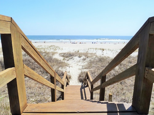 Oceanfront Beach House in the Heart of Ocean Isle Beach