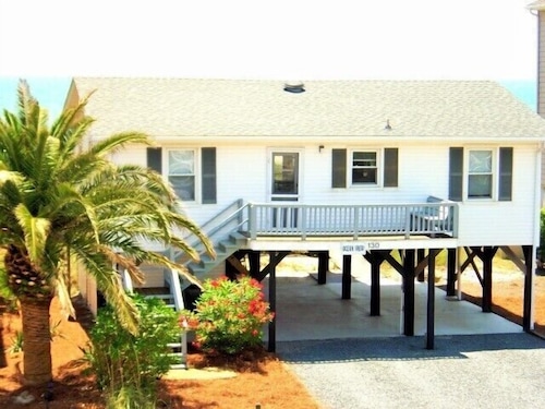 Oceanfront Beach House in the Heart of Ocean Isle Beach