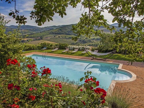 Lovely apartment for 6 guests with WIFI, pool, TV, patio, pets allowed and panoramic view