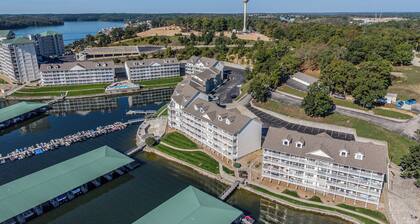 Elegant Lakefront Parkview Bay Condo Near Pool Gorgeous State Park Views, Wi-Fi