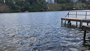 A lake with a dock and a house in the background. - Stan's Lake Hamilton II, MainChannel, Kayaks, Fire Pit, Swim/Boat Dock, Pontoon (Hot Springs)