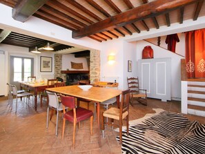 Dining - Private Villa with WIFI, private pool, TV, balcony, pets allowed, panoramic view, close to Arezzo (San Pancrazio)