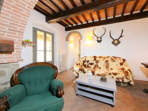 TV, fireplace - Private Villa with WIFI, private pool, TV, balcony, pets allowed, panoramic view, close to Arezzo (San Pancrazio)