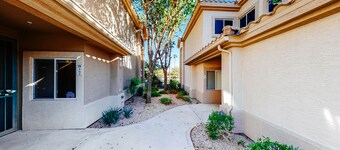 Lakefront condo with private washer/dryer, central AC & heated pool