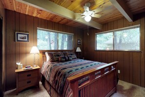 2 bedrooms, iron/ironing board, internet, bed sheets