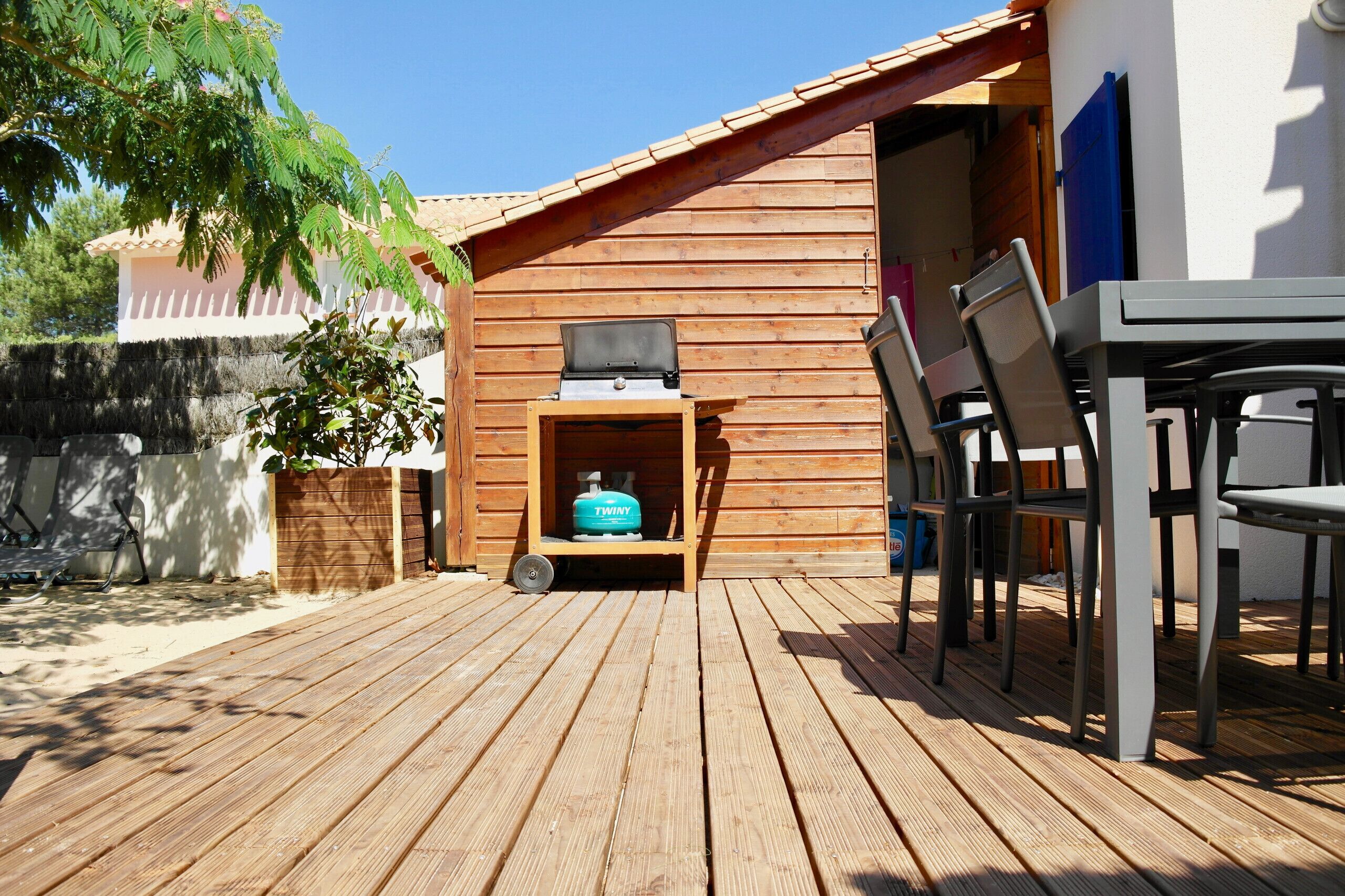 屋外ダイニングエリア