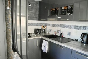 Réfrigérateur, micro-ondes, four, lave-vaisselle