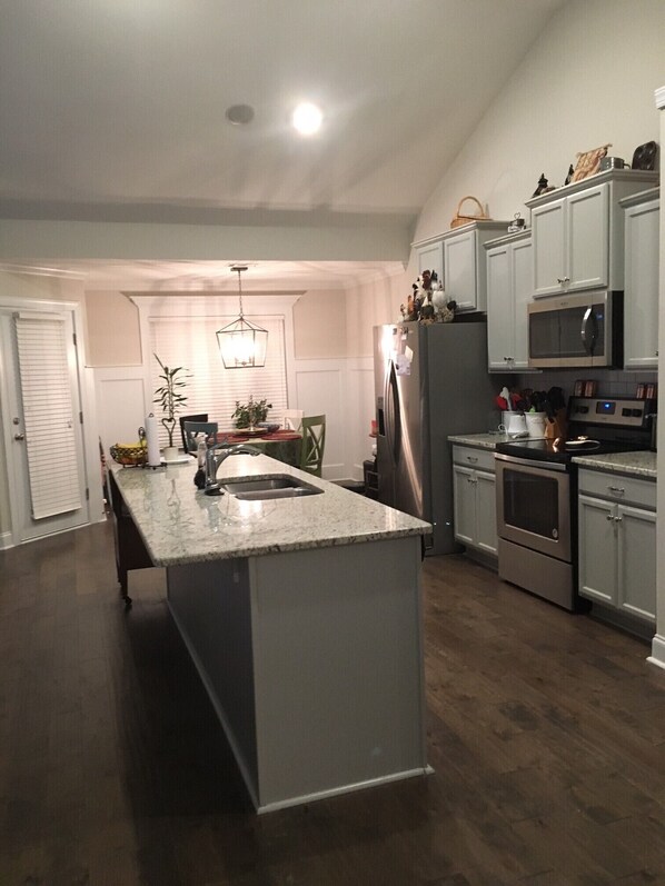 Microwave, dishwasher, coffee/tea maker, cookware/dishes/utensils