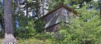 Adorable Historic Adirondack Lakefront Cottage on Long Lake