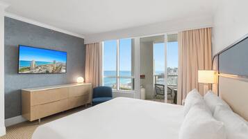 1 habitación, caja de seguridad en la habitación y escritorio