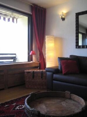 Smart TV, DVD player, foosball, table tennis