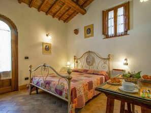 1 Schlafzimmer, Reisekinderbett, kostenloses WLAN, Bettwäsche