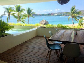 Outdoor dining - Ocean/Beachfront Residence w/ Pool (Huatulco)