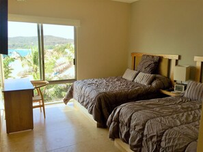 2 bedrooms, desk, internet, bed sheets - Ocean/Beachfront Residence w/ Pool (Huatulco)